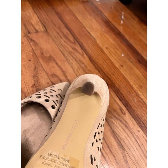 BCBGeneration Beige Suede Perforated Pointed Toe High Heel Size 8.5 Pre Owned - Picture 6 of 6
